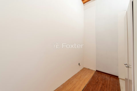Image 32 - 1017255