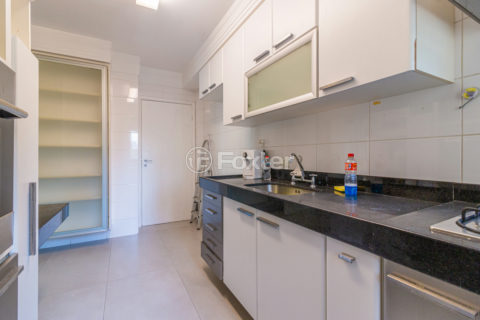 Image 37 - 1017281