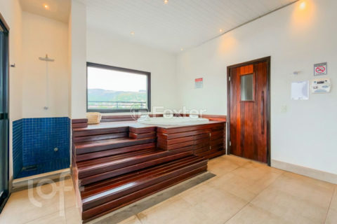 Image 33 - 1017326