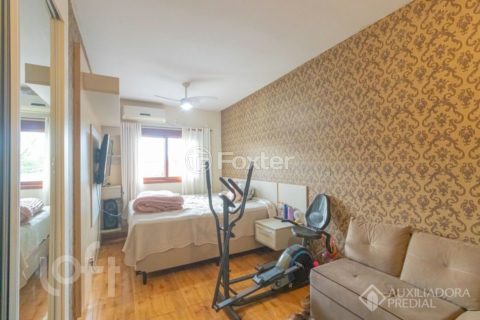 Image 14 - 1017340