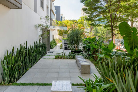 Image 29 - 1017342