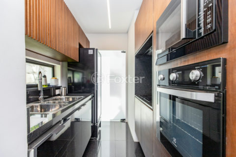 Image 21 - 1017342