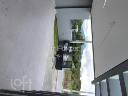 Image 33 - 1017357