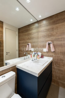 Image 27 - 1017373