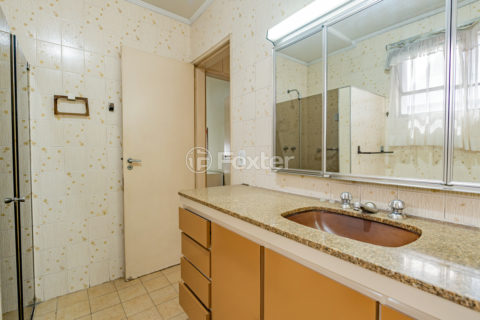 Image 33 - 1017403