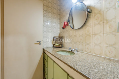 Image 37 - 1017403
