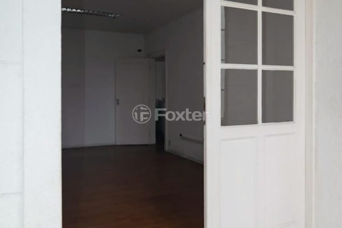 Image 21 - 1017433