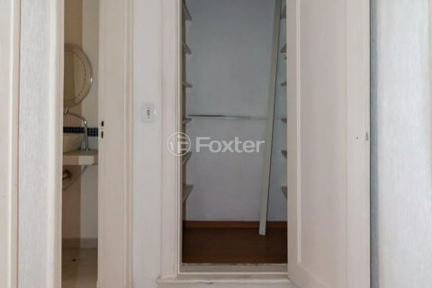 Image 27 - 1017433