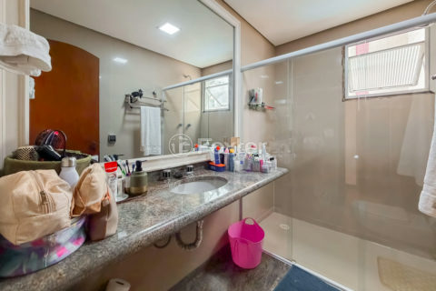Image 32 - 1017477