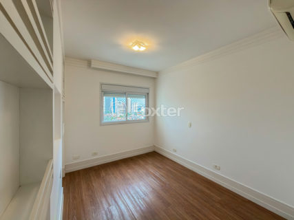Image 30 - 1017485