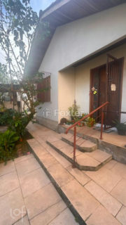 Image 20 - 1017496
