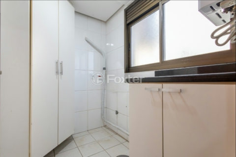 Image 32 - 1017584