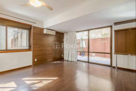 Image 20 - 1017584