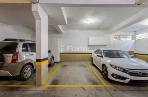 Image 33 - 1017584
