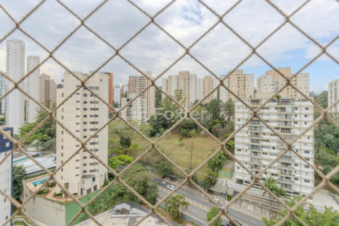 Image 12 - 1017617