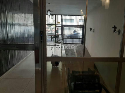 Image 8 - 1017690