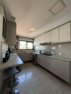 Image 6 - 1017777