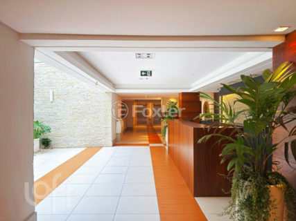 Image 33 - 1017799