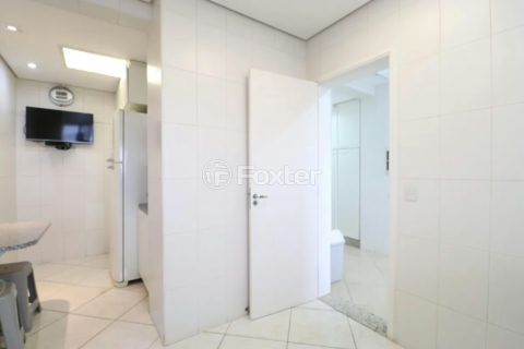 Image 10 - 1017800