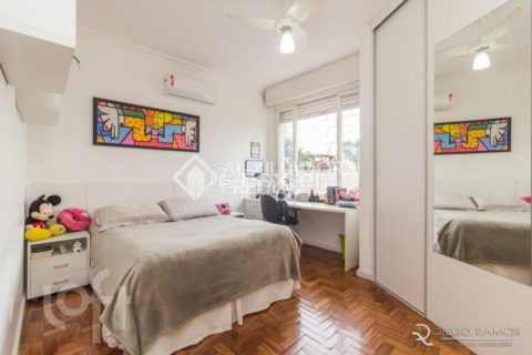 Image 37 - 1017816
