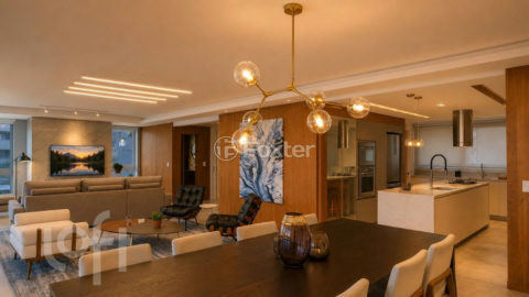 Image 21 - 1017886