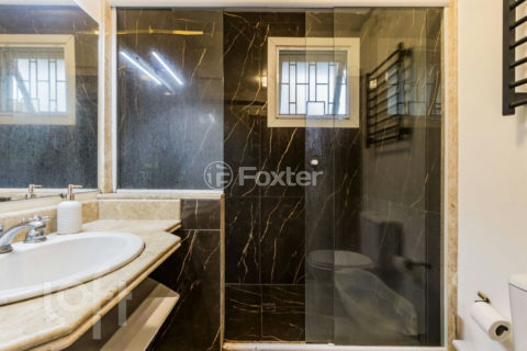 Image 28 - 1017934