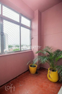 Image 17 - 1018011