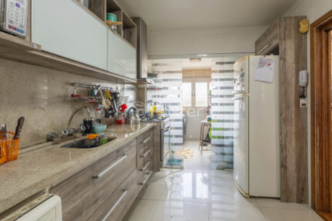 Image 19 - 1018055