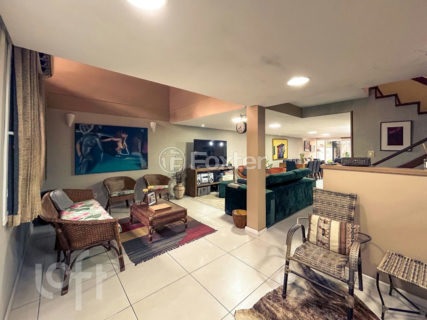 Image 3 - 1018084