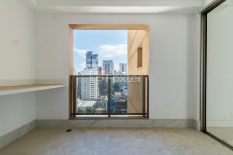Image 15 - 1018318