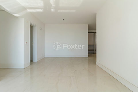 Image 11 - 1018318