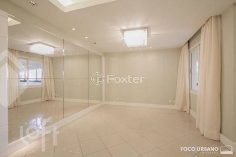 Image 30 - 1018357