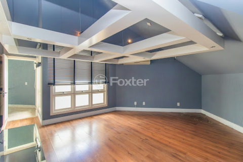 Image 37 - 1018582