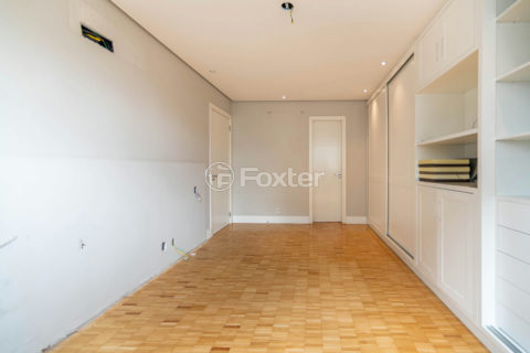 Image 21 - 1018586