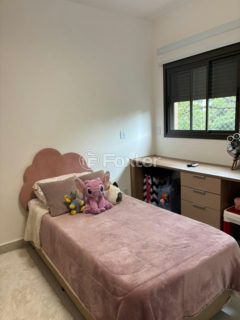 Image 17 - 1018617
