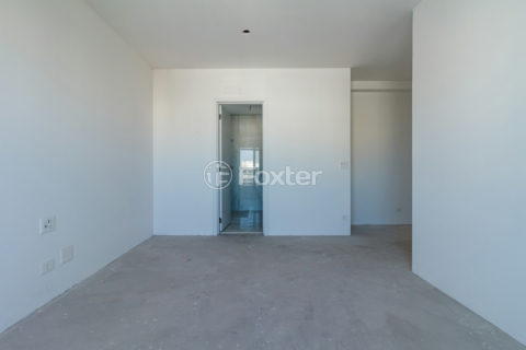 Image 11 - 1018739