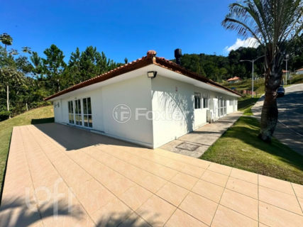 Image 11 - 1018756