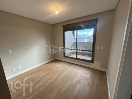 Image 4 - 1018871