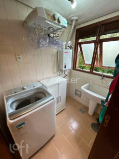 Image 10 - 1018888