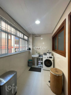 Image 10 - 1018937