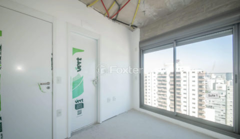 Image 11 - 1018942