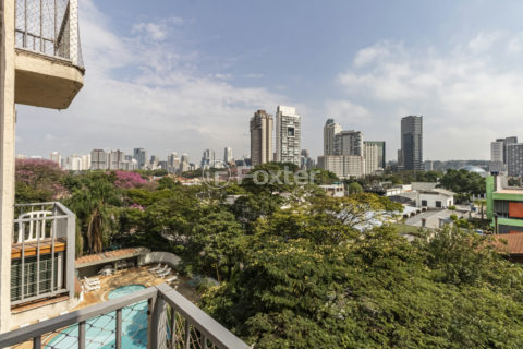 Image 10 - 1019147