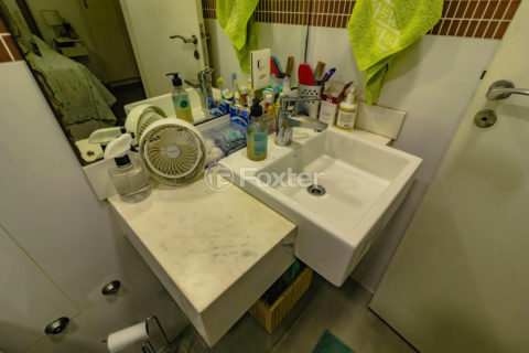 Image 19 - 1019305
