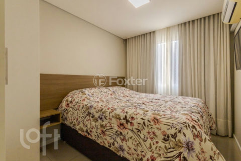 Image 17 - 1019329