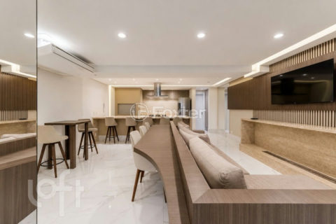 Image 23 - 1019679