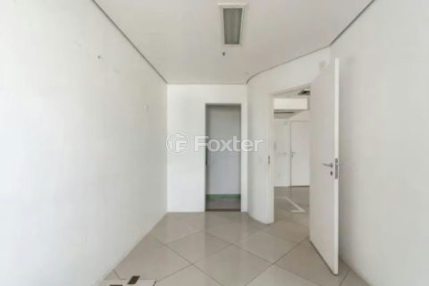 Image 12 - 1019753