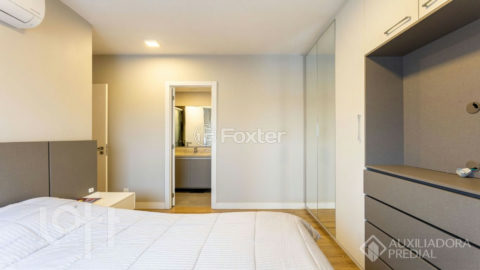 Image 8 - 1020880