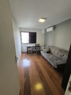 Image 34 - 1020994
