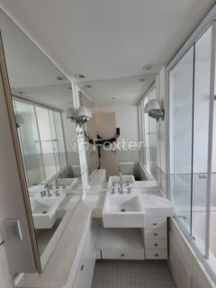 Image 7 - 1020994