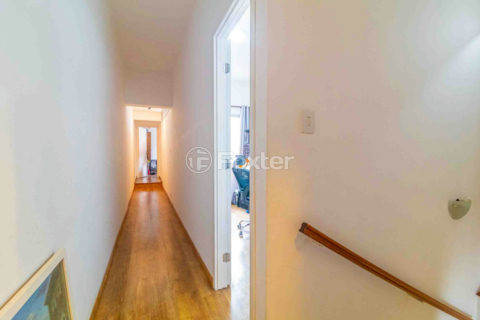Image 4 - 1021044
